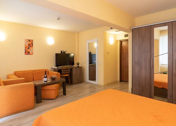 Family Gran Ivan فندق فارنا