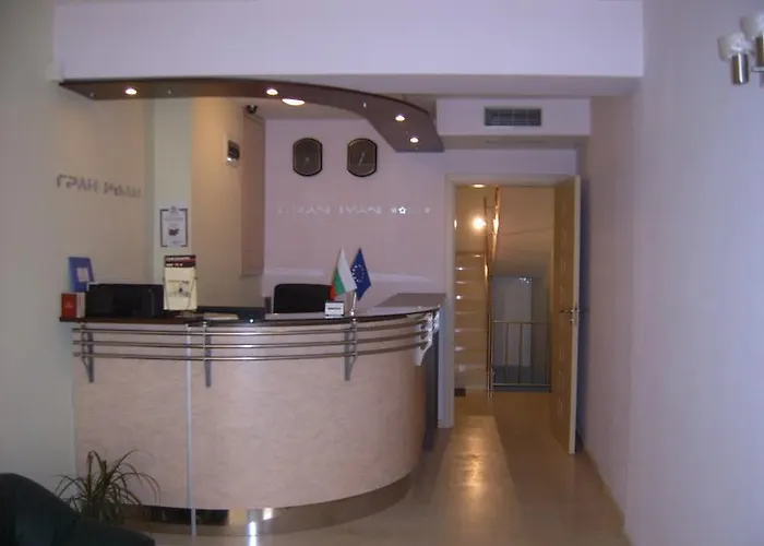 Family Gran Ivan Hotell 3*