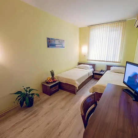 格兰伊万家庭酒店 3*