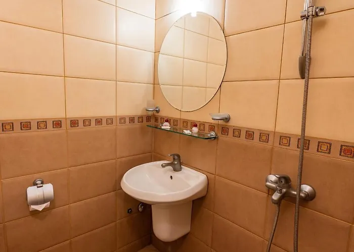 格兰伊万家庭酒店 酒店