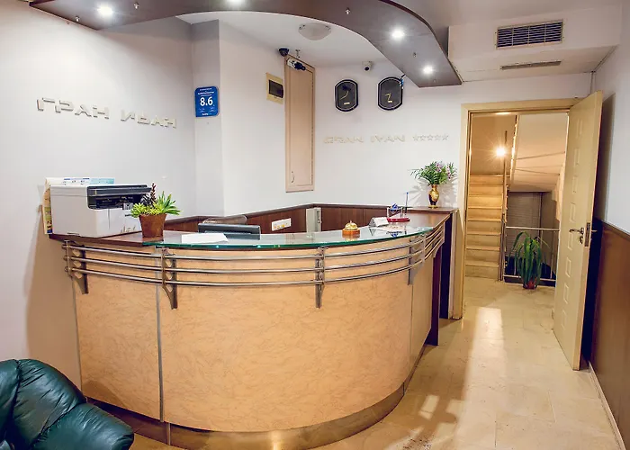 格兰伊万家庭酒店 酒店